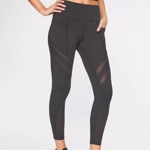 Athleta 7/8 leggings with pockets